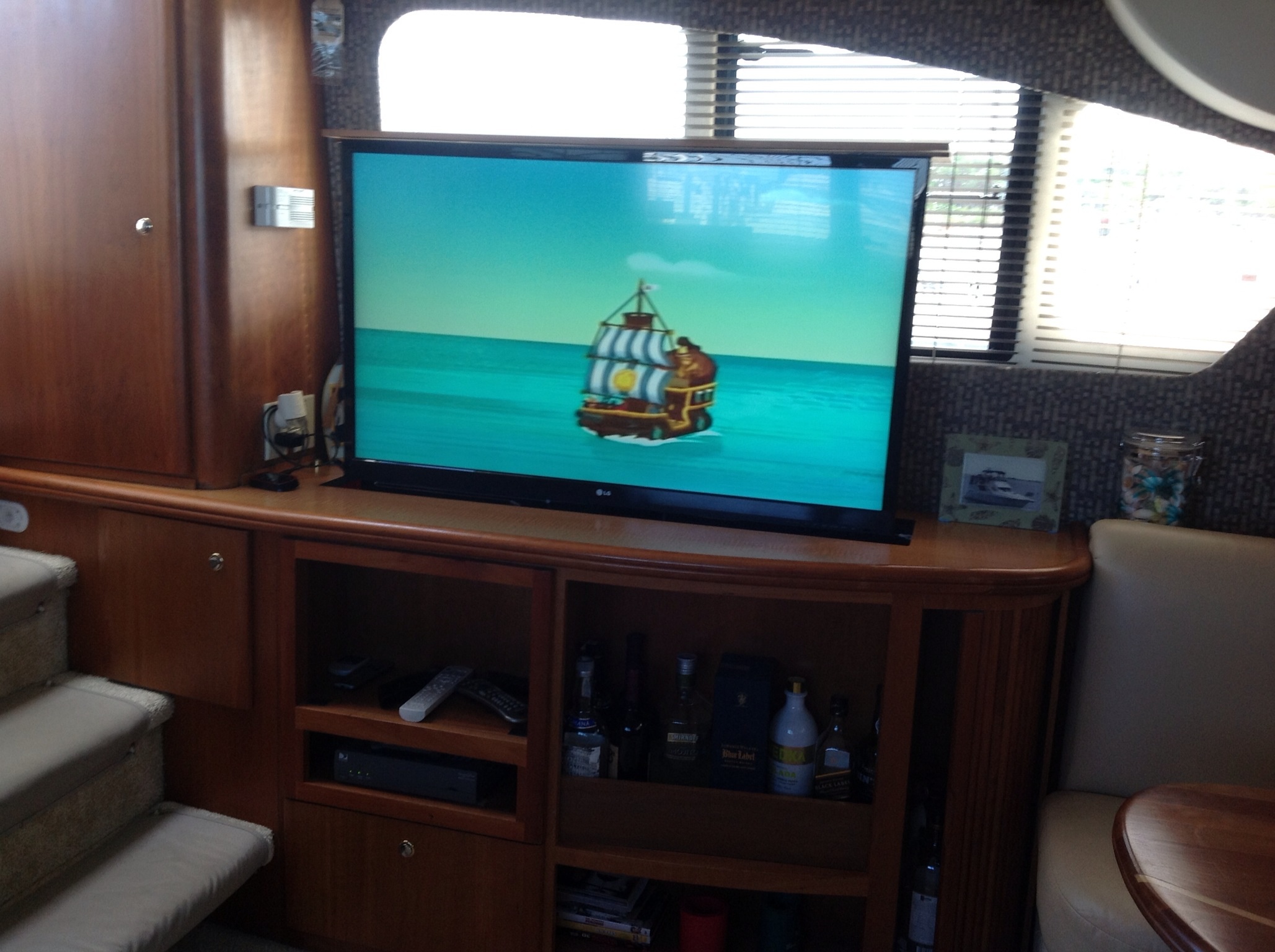 47" TV Automatic Lift